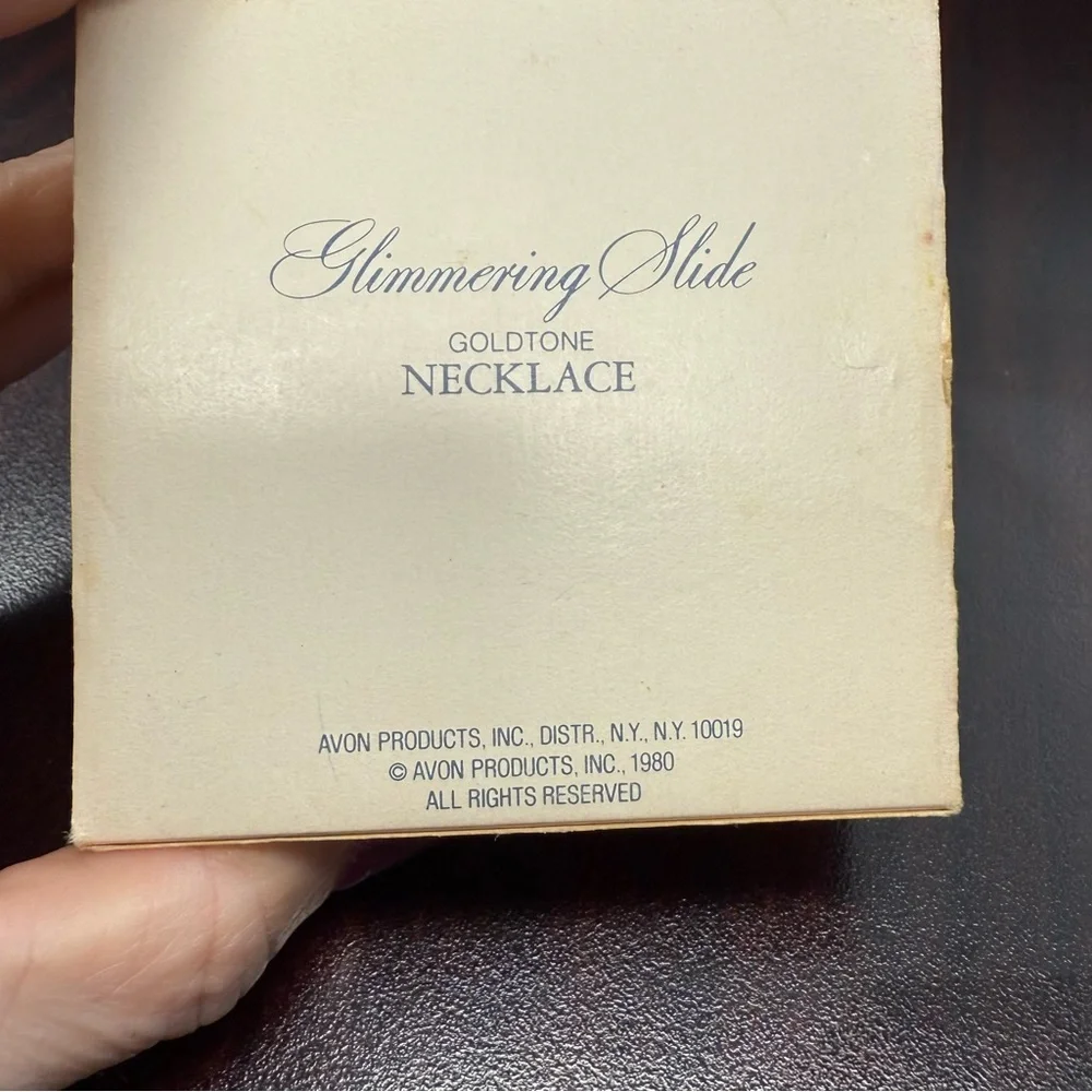 Avon Goldtone “Glimmering Slide” Classic Chain Necklace adjustable NIB 1980